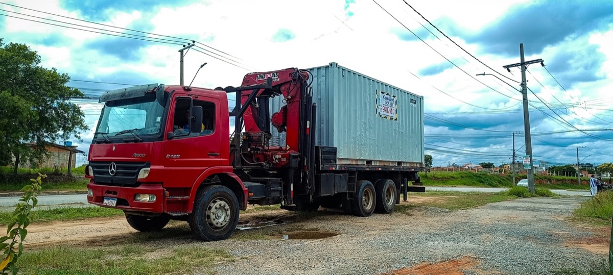 Caminhão Munck em operação - foto 3